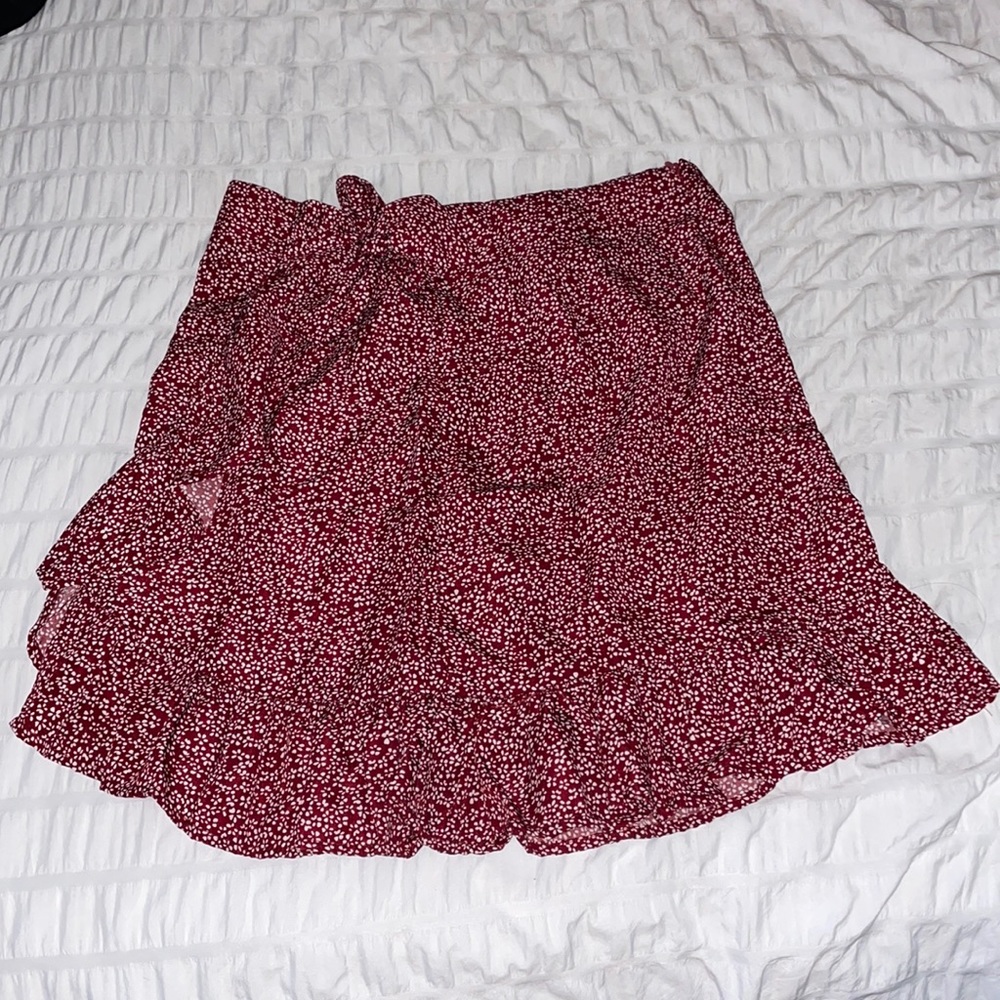 Maroon Side Knot Ruffle Hem Floral Skirt